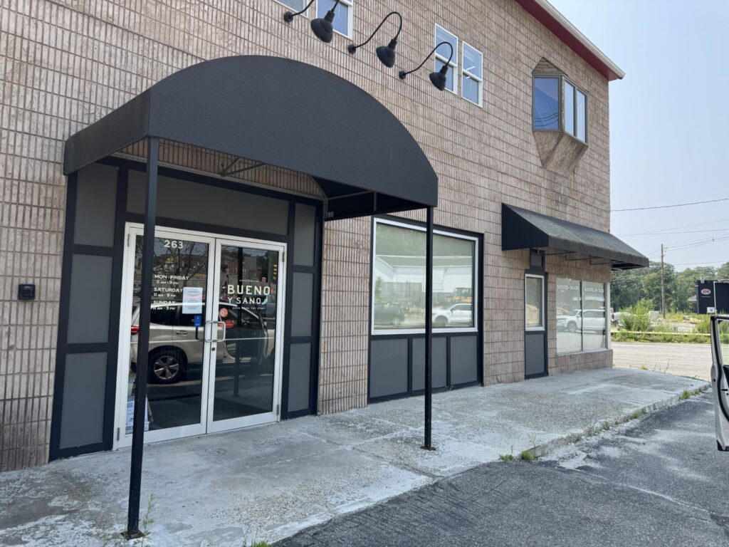 The storefront of the now closed Bueno Y Sano restaurant.